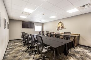EverSpring Inn & Suites