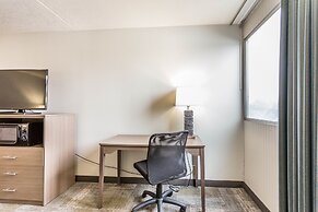 EverSpring Inn & Suites