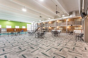EverSpring Inn & Suites
