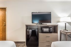 EverSpring Inn & Suites