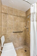 EverSpring Inn & Suites