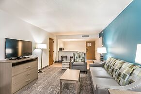 EverSpring Inn & Suites