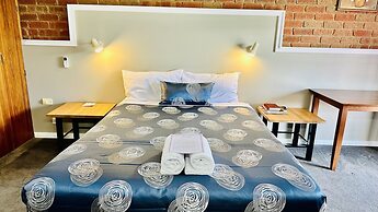 Early Australian Motor Inn