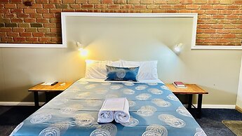 Early Australian Motor Inn