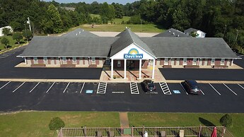 Days Inn by Wyndham Savannah