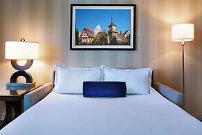 Disneyland Hotel