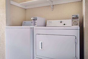 Days Inn by Wyndham Macon I-475