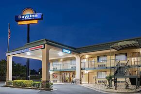 Days Inn by Wyndham Macon I-475