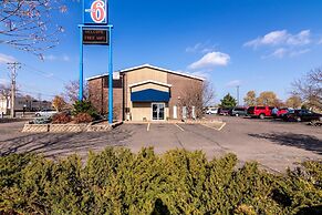 Motel 6 Eau Claire, WI