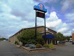 Motel 6 Eau Claire, WI