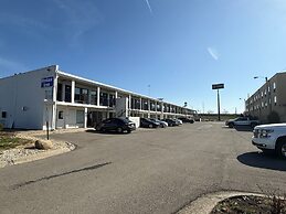 Relax Inn by OYO Columbus OH I 70