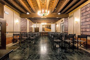 Hotel Saturnia & International