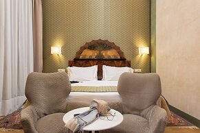 Hotel Saturnia & International