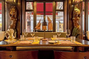 Hotel Saturnia & International