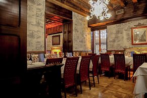 Hotel Saturnia & International