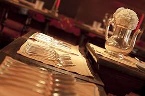 Hotel Saturnia & International