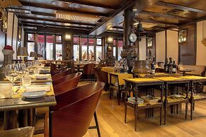 Hotel Saturnia & International