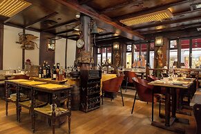 Hotel Saturnia & International