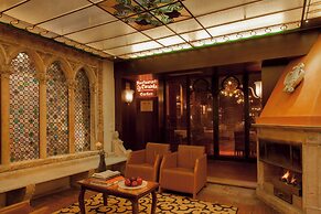 Hotel Saturnia & International