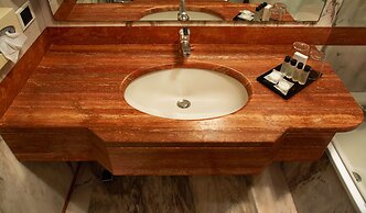 Hotel Saturnia & International