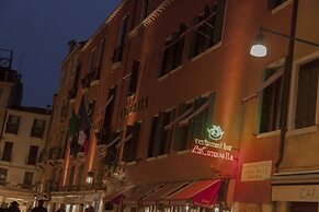 Hotel Saturnia & International