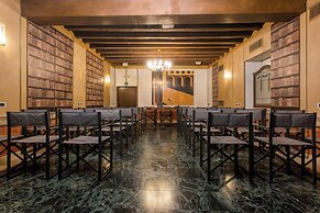 Hotel Saturnia & International