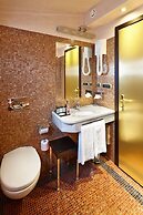 Hotel Saturnia & International