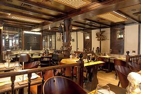 Hotel Saturnia & International