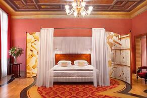 Hotel Saturnia & International