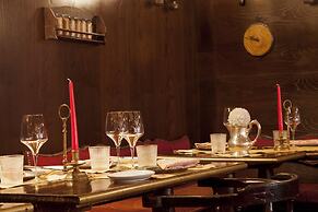 Hotel Saturnia & International