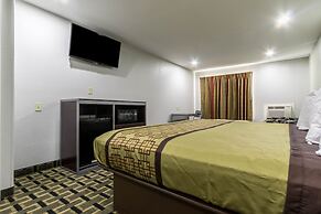 Scottish Inn and Suites