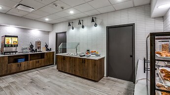 Holiday Inn Dallas Market Ctr Love Field by IHG
