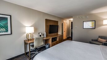 Holiday Inn Dallas Market Ctr Love Field by IHG