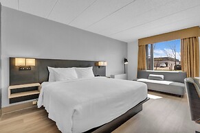 Seven Oaks Hotel Regina