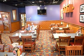 Seven Oaks Hotel Regina