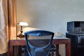 Fireside Inn & Suites