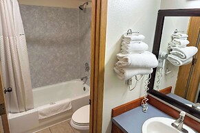 Econo Lodge Edmonds North Seattle