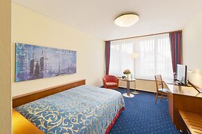 Glärnischhof by Trinity