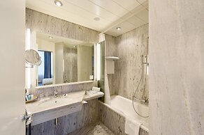 Glärnischhof by Trinity