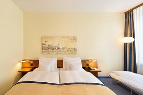 Glärnischhof by Trinity