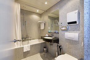 Glärnischhof by Trinity