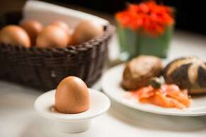 Glärnischhof by Trinity