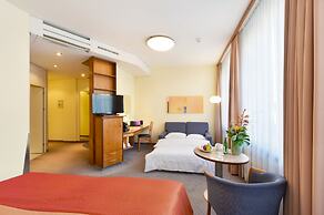 Glärnischhof by Trinity