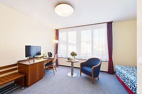 Glärnischhof by Trinity