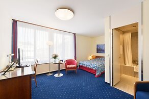 Glärnischhof by Trinity