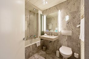 Glärnischhof by Trinity