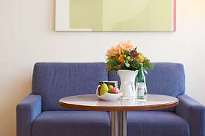 Glärnischhof by Trinity