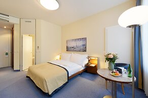 Glärnischhof by Trinity