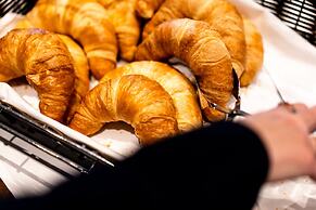 Glärnischhof by Trinity