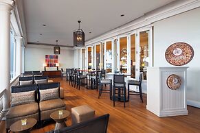 Moana Surfrider, A Westin Resort & Spa, Waikiki Beach